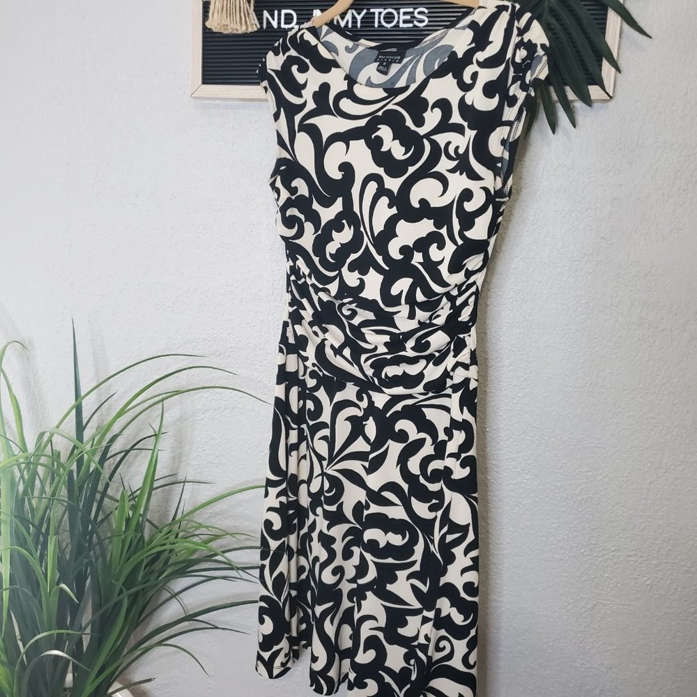 Enfocus Studio I Cream/Black Vine Patterned A-Line Scoop Neck Ruched Dre…